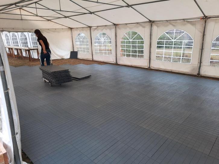 TENTVLOER KUNSTSTOF VERHUUR, Hobby en Vrije tijd, Feestartikelen | Verhuur, Zo goed als nieuw, Ophalen of Verzenden