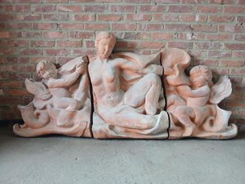 bas-relief en terre cuite, Enlèvement