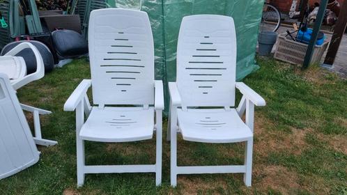 Twee stoelen van plastic, Tuin en Terras, Tuinstoelen, Gebruikt, Plastic, Ophalen