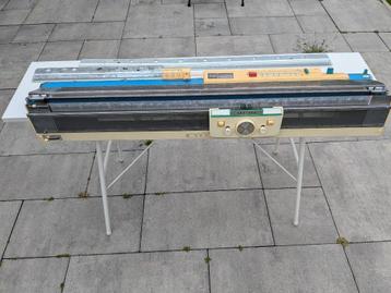 Breimachine Brother KH-588 inclusief inklapbare tafel beschikbaar voor biedingen