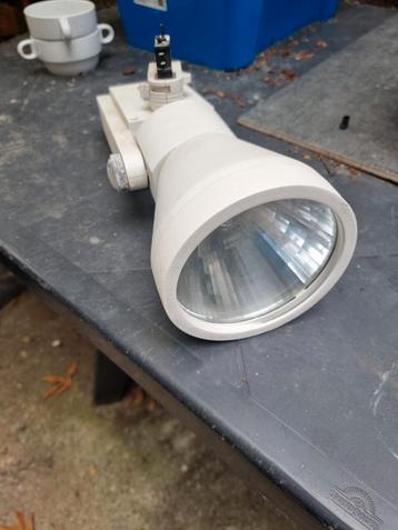 appareils d'éclairage beschikbaar voor biedingen