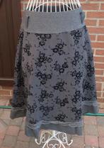 Donkergrijze klokrok met brede tailleband en kant XXXL, Kleding | Dames, Rokken, Maat 46/48 (XL) of groter, Ophalen of Verzenden