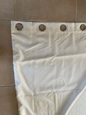 Witte gordijnen met ringen. 2 stuks beschikbaar voor biedingen