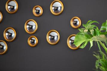 decoratieve spiegeltjes beschikbaar voor biedingen