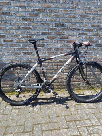 MTB Thomson 26''  Carbon Medium.