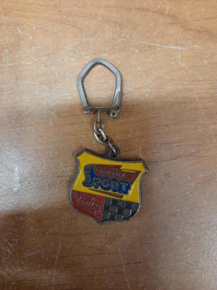 Oude Renault Speciale Sport sleutelhanger, Verzamelen, Sleutelhangers, Gebruikt, Overige typen, Ophalen of Verzenden