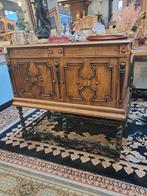 Grote en kleine meubelen bij out&nief, Ophalen