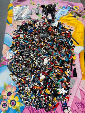 Leuk en gevarieerd lot LEGO blokken beschikbaar voor biedingen