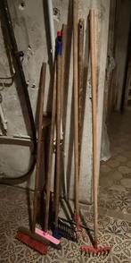 tuingereedschap: 3 bezems, 3 harken, 1 schop voor Euro 10, Tuin en Terras, Ophalen, Gebruikt, Schop