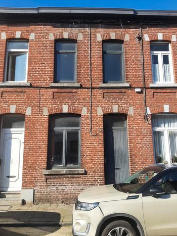 Te renoveren huis gelegen in Courcelles met nieuw dak  beschikbaar voor biedingen