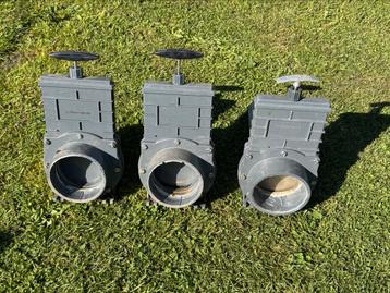 3x Valterra 110mm schuifkraan beschikbaar voor biedingen