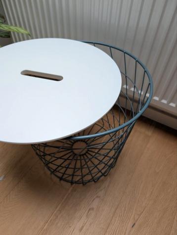 Mand te koop beschikbaar voor biedingen