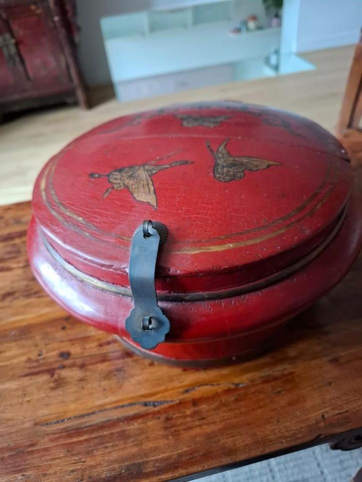 Antieke Chinese rode lakdoos, Antiek en Kunst, Antiek | Porselein, Ophalen