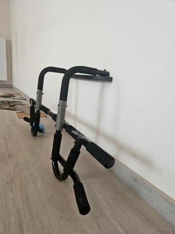 Optrekstang - pull up bar deur beschikbaar voor biedingen