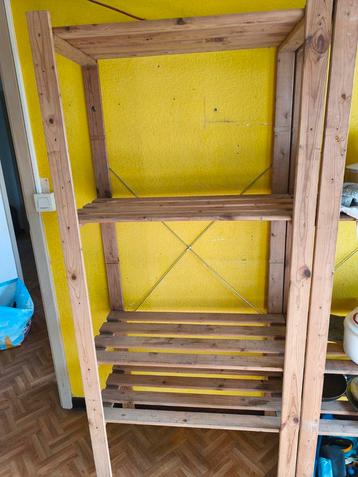 Houten planken beschikbaar voor biedingen