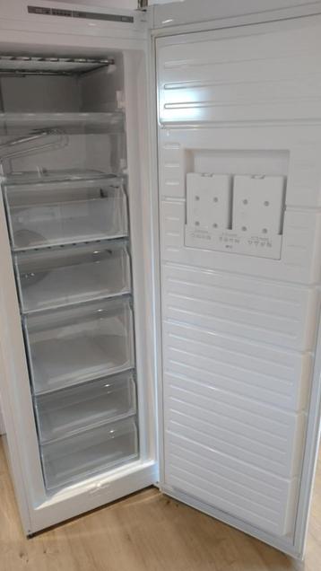 Bosch diepvriezer 220l GSV33VW30, Elektronische apparatuur, Vriezers en Diepvrieskisten, 160 cm of meer, Zo goed als nieuw, Energieklasse A of zuiniger