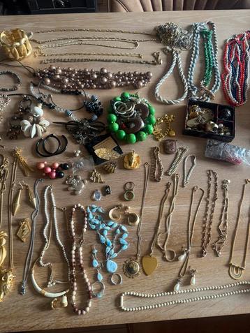 Lotje vintage juwelen 2 kg beschikbaar voor biedingen