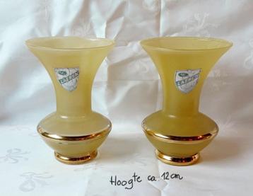 Verrerie de Laeken 2 vases jaunes identiques
