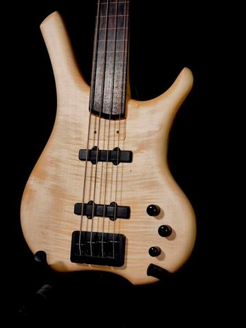 Elwray FMA4 fretloze basgitaar  beschikbaar voor biedingen
