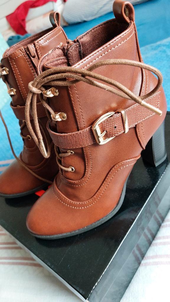 Nieuw ! Enkellaarsjes maat 37, Kleding | Dames, Schoenen, Nieuw, Lage of Enkellaarzen, Bruin, Ophalen of Verzenden