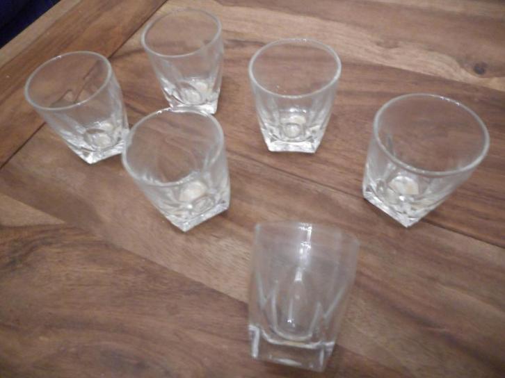 6 petits verres à alcool "verre-à-shot", Verzamelen, Glas en Drinkglazen, Gebruikt, Ophalen of Verzenden