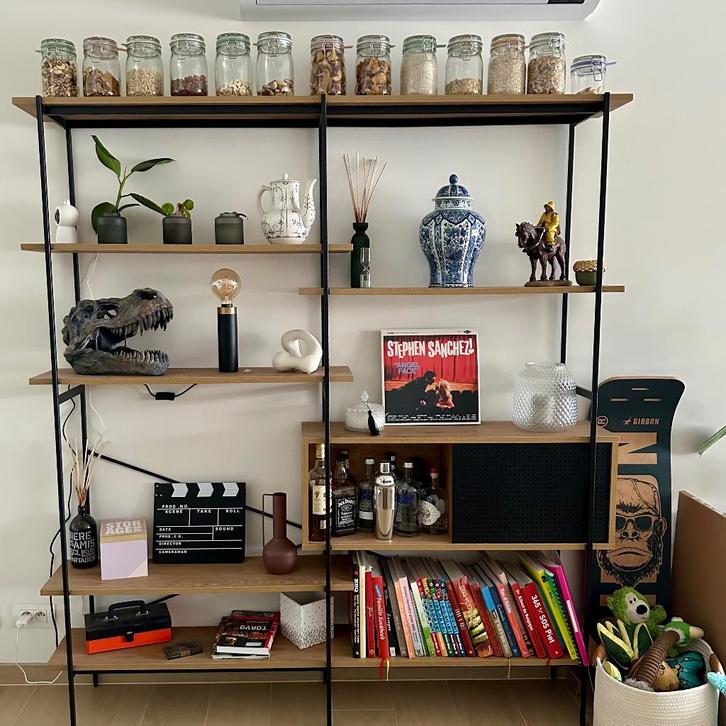 Industrieel wandrek met wilde eik, mat zwart staal en kastje, Huis en Inrichting, Woonaccessoires | Wandplanken en Boekenplanken