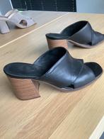 2 paires de chaussons en cuir, taille 39, Vêtements | Femmes, Chaussures, Enlèvement ou Envoi, Porté, Noir, Sandales et Mûles