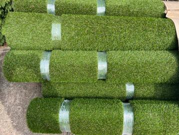 75 x KUNSTGRAS ROLLEN 2 x 5m beschikbaar voor biedingen