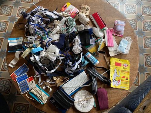 Naaibenodigdheden: knopen, vlechten, draden, ritsen, Hobby en Vrije tijd, Naaien en Fournituren, Gebruikt, Overige typen, Verzenden