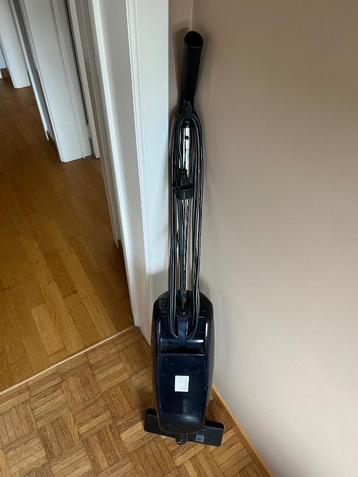 ASPIRATEUR HOOVER BALAIS beschikbaar voor biedingen