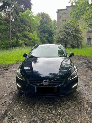 Volvo V60 D4 Euro 6b 2.0 Diesel 2015 met roze blad 