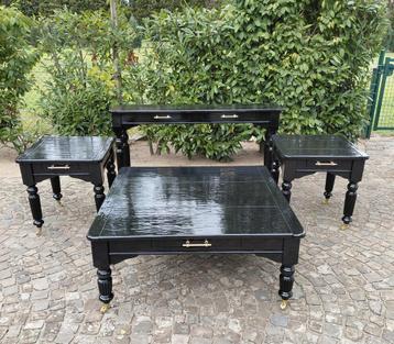 Mooie set de zelfde tafeltjes  beschikbaar voor biedingen