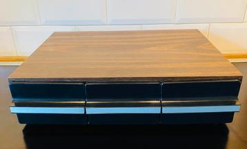 Vintage cassette box beschikbaar voor biedingen