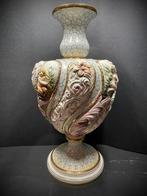 Grote Capodimonte vaas gedecoreerd met putti (cherubijntjes), Antiek en Kunst, Ophalen of Verzenden