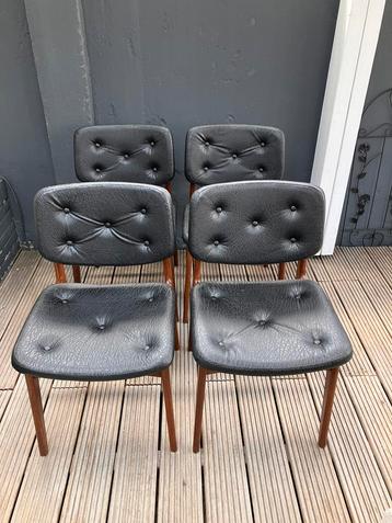 Set van 4 vintage stoelen beschikbaar voor biedingen