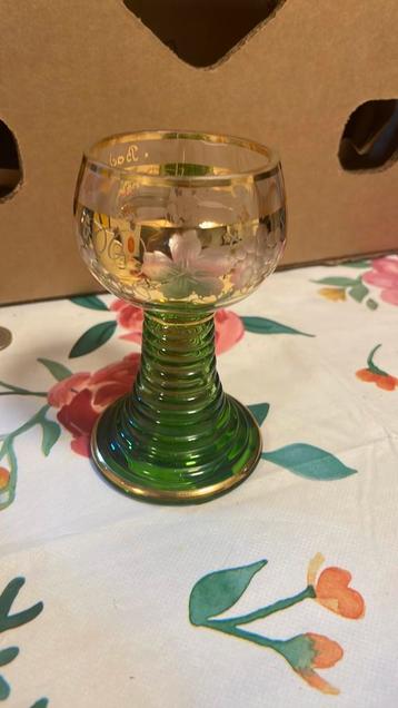 Vintage glas beschikbaar voor biedingen