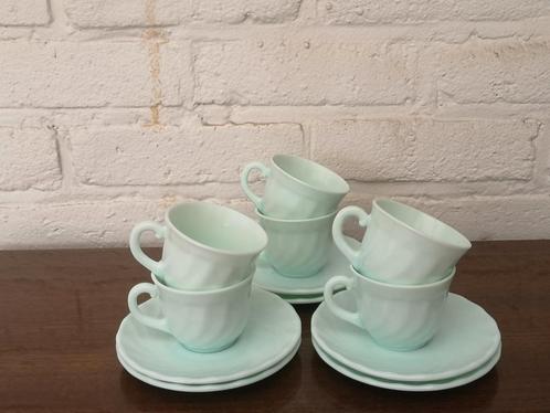 ARCOPAL FRANCE.. koffieset.. Opaline groen... 60's!!, Antiek en Kunst, Antiek | Servies compleet, Ophalen of Verzenden