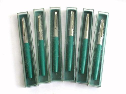 Vintage vulpen nieuw in doos, made in USSR van de 80 jaren., Verzamelen, Pennenverzamelingen, Nieuw, Vulpen, Met doosje, Ophalen of Verzenden
