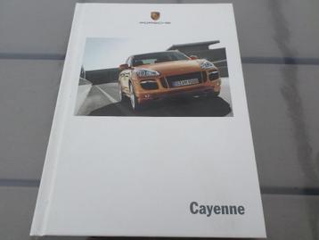 Livre français Porsche Cayenne Orange 2008 (couverture rigid disponible aux enchères