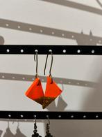 Houten oranje met glitter oorbellen, Handtassen en Accessoires, Oorbellen, Overige materialen, Hangers, Nieuw, Oranje