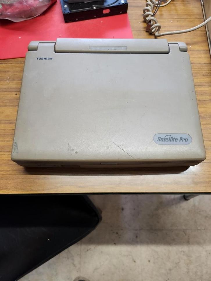 Toshiba satelliet pro. In redelijke  werkende staat, Computers en Software, Vintage Computers, Ophalen