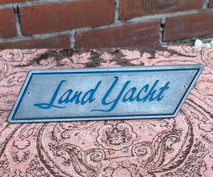 Vintage Land Yacht embleem van een Airstream caravan., Collections, Marques & Objets publicitaires, Utilisé, Ustensile, Enlèvement ou Envoi