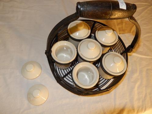 panier avec 6 pots en céramique, Maison & Meubles, Cuisine | Ustensiles de cuisine, Comme neuf, Enlèvement ou Envoi