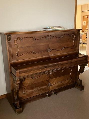 Piano  beschikbaar voor biedingen