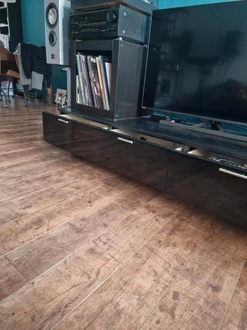 Gratis design tv meubel  beschikbaar voor biedingen