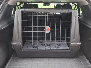 Autotransportbox hond - Nieuwstaat - amper gebruikt beschikbaar voor biedingen