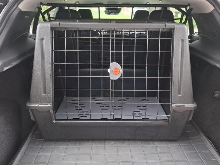 Autotransportbox hond - Nieuwstaat - amper gebruikt, Dieren en Toebehoren, Hondenbenches, Zo goed als nieuw, Ophalen