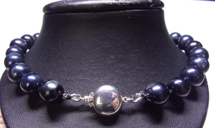 Nieuw zwart parelcollier, 47 cm, 65 gr, 925 zilveren slot, Handtassen en Accessoires, Kettingen, Nieuw, Zilver, Zwart, Met edelsteen