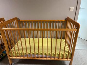 Kinderbedje op wieltjes plus matras, Kinderen en Baby's, Babywiegjes en Ledikanten, Ophalen, Zo goed als nieuw