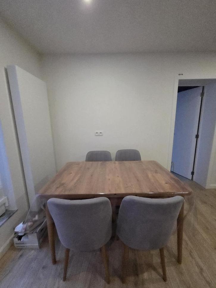 Table a manger comme neuf, Maison & Meubles, Tables | Tables à manger, Comme neuf, 50 à 100 cm, 150 à 200 cm, Cinq personnes ou plus